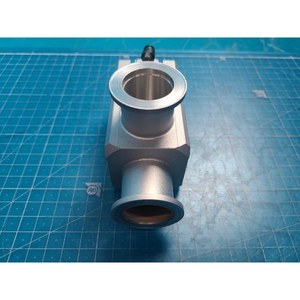 Válvula Angular de Alto Vacío SMC XLA-25AH0 Usada Como Pieza de Repuesto para Equipos de Semiconductores Legacy - Product Image 1