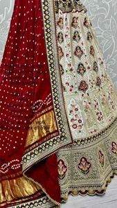 Lehenga Choli de Seda Blanca para Novia Musulmana, Diseño Personalizado, Sin Costuras, Bordado Personalizable, Precio Bajo 2024, FATEMA FASHION - Product Image 6