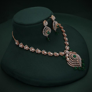 Conjunto de Joyería en Oro Rosa con Esmeralda y Diamantes de Corte Brillante Redondo, Lujosos Colgantes y Dijes de Diamantes para Mujer para Bodas - Product Image 2