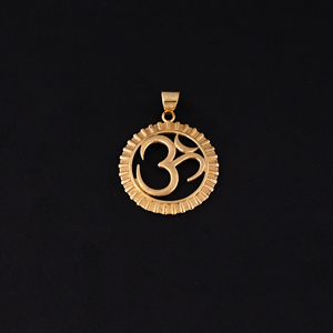 Colgante de Latón Chapado en Oro con Símbolo Religioso OM Aum Ohm, Tamaño 40x35MM, Moderno y Unisex - Product Image 2