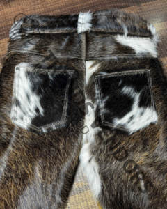 กางเกงหนังวัวแท้ทรงขาบานสไตล์ตะวันตกสำหรับผู้หญิง ตกแต่งลายขนสัตว์ เหมาะสำหรับฤดูหนาว ทำด้วยมือ - Product Image 4