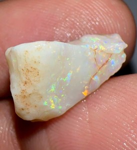 Ópalo Natural Australiano de 6.95 Quilates, Ópalo Multifuego de Coober Pedy, Gema en Forma Elegante, Precio al por Mayor, Piedras Preciosas en Bruto - Product Image 1