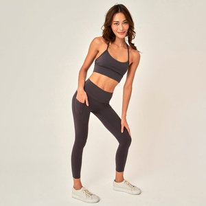 ชุดโยคะผู้หญิงคุณภาพสูง แห้งเร็ว ระบายอากาศดี โลโก้สั่งทำได้ เป็นมิตรกับสิ่งแวดล้อม ดีไซน์ติดโลโก้ด้านหน้าเอว ชุด 2 ชิ้น ราคาสมเหตุสมผล - Product Image 4