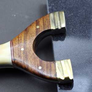 หนังสติ๊กไม้ทำมือพร้อมด้ามจับสีงาช้างและลายทองเหลือง ความยาว 5 นิ้ว - Product Image 4