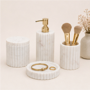 Ensemble d'accessoires de salle de bain en marbre blanc naturel fait main, collection hôtel de luxe avec design cannelé et côtelé - Product Image 4