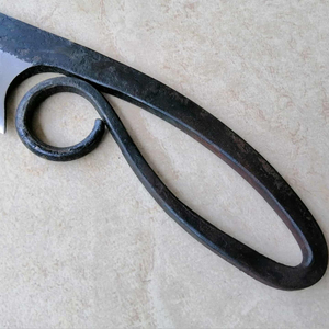Couteau médiéval classique forgé par un forgeron, lame au design rustique, conçu pour la reconstitution historique et l'affichage décoratif - Product Image 5