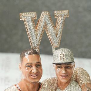 Colgante de Plata Estilo Hip Hop con Moissanita de 3.5 Pulgadas, Certificado GRA, con Retrato Pintado al Esmalte y Diseño Personalizado Iced Out - Product Image 4