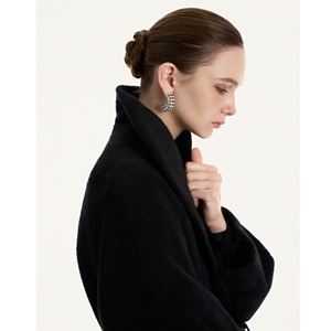 เสื้อโค้ทขนสัตว์แท้ขายส่งสำหรับผู้หญิง VENETO ALPACA LONG COAT ODM ผลิตตามแบบ ODM  เสื้อโค้ทขนอัลปาก้า SURI แท้ 100% เสื้อโค้ทเทรนช์สำหรับผู้หญิง สีขาว WhiteAnt - Product Image 5