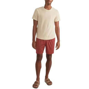 Shorts pour hommes en rouge uni avec taille élastique et poches, respirants, style sport décontracté, taille mi-haute - Product Image 2