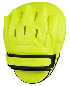 Mejor fabricante de protectores de boxeo personalizados, protectores de boxeo con logotipo personalizado, protectores de boxeo curvos de cuero PU duradero hechos a medida en Pakistán - Product Image 3