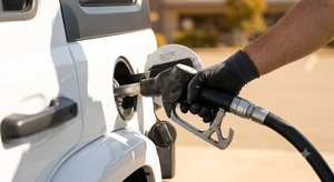 Aplicación móvil para entrega de combustible Obtenga gasolina y diésel entregados a su ubicación en cualquier momento con entrega de combustible bajo demanda rápida, segura y confiable. - Product Image 2