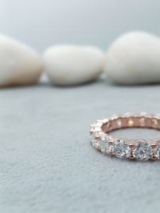 Bague de fiançailles en moissanite certifiée de qualité supérieure, style vintage, élégante, en or, bijoux pour femmes, disponible à la vente - Product Image 3