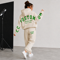 Ensemble survêtement femme personnalisé avec logo : sweat à capuche oversize et pantalon de jogging en molleton mélangé coton, manches longues, coupe ample, idéal pour l'automne
