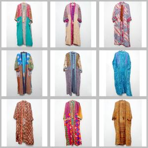 ชุดคลุมเจ้าสาวผ้าไหมน้ำหนักเบา ชุดนอนผู้หญิงแบบยาว สไตล์อินเดียโบราณ ทำจากผ้าส่าหรีรีไซเคิล คิโมโน มีโลโก้ด้านหลัง ระบายอากาศได้ดี เหมาะสำหรับฤดูร้อน เนื้อผ้านุ่มลื่น - Product Image 1