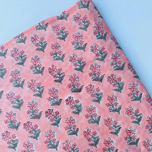 Tissu imprimé au bloc, écologique, motif floral, poids moyen, pur coton, tissu doux pour la décoration intérieure, les sacs, les housses - Product Image 1