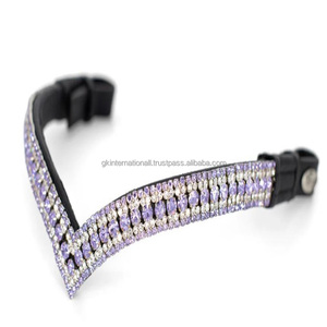 Chaîne métallique personnalisée à 5 rangées de cristaux blancs et lavande en forme de V en cuir avec fermeture à boucle à bouton-pression. - Product Image 2