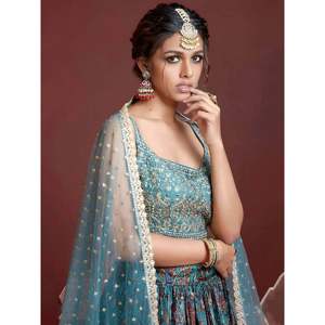 Elegante Lehenga Choli de Seda Azul Bordado para Bodas, Talla Grande - Product Image 4