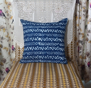Funda de cojín azul índigo estampada a mano, funda de almohada étnica de algodón - Product Image 1