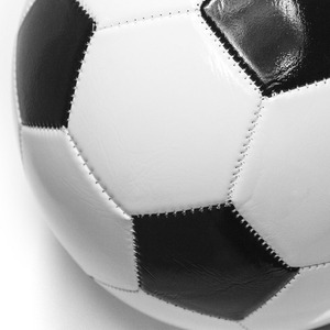Ballon de football noir et blanc, design classique, durable, taille 5, emballage gonflé pour l'entraînement - Product Image 3