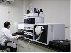 תמצית קוטינוס קוגיגריה פיסטין 50% CAS 528-48-3, אספקת PNQ מוואן, כימיקל טבעי טהור, בעל תקן <span class=keywords><strong>ISO</strong></span>, מחיר סיטונאי - Product Image 4