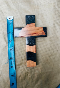 Crucifix mural artisanal en bois et résine polie, idéal pour la première communion, la confirmation, cadeau religieux, décoration intérieure - Product Image 4
