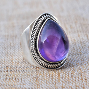 แหวนเงินแท้ 925 ประดับพลอยอเมทิสต์สีม่วงธรรมชาติ รูปทรงหยดน้ำ แหวนแต่งงานสำหรับผู้หญิง ตัวเรือนแบบฝังขอบพลอยเม็ดใหญ่ ดีไซน์หรูหรา - Product Image 2