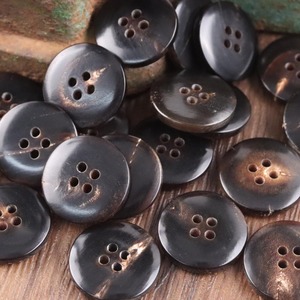 Bouton de vêtement en corne de buffle marron, fait main, toucher réel, forme ronde, pour chemises, vestes et vêtements de luxe, en corne de buffle véritable - Product Image 1