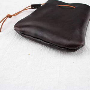 Bolsa de Dados de Cuero Hecha a Mano, Cuadrada, Minimalista, con Cordón, Bolsa de Almacenamiento Negra y Marrón, Accesorio de Juego DND para Adultos - Product Image 4