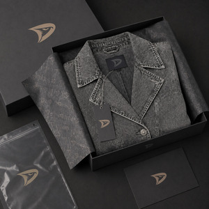 เสื้อโค้ทยีนส์สีเทาเข้มแบบขายส่ง สำหรับทุกเพศ ตกแต่งด้วยงานปักดาวประดับคริสตัล  แบบหนา มีเข็มขัด  ทรงยาว - Product Image 5