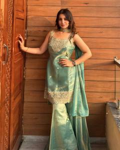 Ensemble Salwar Kameez brodé vert, robe sans manches à col carré avec châle, tenue traditionnelle indienne - Product Image 1