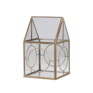 Fabricants de porte-bougies en verre encadrés de laiton en forme de maison pour la décoration de la maison et les mariages - Product Image 2