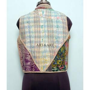 Chaleco vintage kantha hecho a mano en India, chaleco kantha de patchwork vintage para mujer, chaleco de algodón regular con cuello en V sin mangas. - Product Image 5