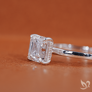 Anillo de Compromiso con Diamante Cultivado en Laboratorio, Corte Asscher de 2 Quilates, Certificado por IGI |   Anillo solitario de oro macizo de 10 quilates con halo oculto - Product Image 3