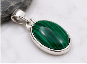 Collier en argent sterling avec malachite, pendentif en pierre précieuse verte, pendentif ovale en argent, bijoux en malachite faits à la main, cadeau élégant pour - Product Image 3