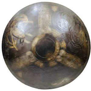 Escudo Decorativo Medieval de 22 Pulgadas con Acabado Marrón y Dorado | Escudo de Pared de Acero Grabado | Escudo Decorativo de Estilo Vikingo y Guerrero Antiguo - Product Image 1