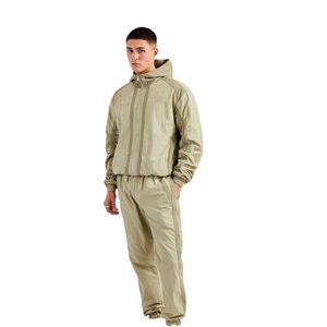 Ensemble coupe-vent et short pour homme en nylon de haute qualité, style streetwear, avec logo personnalisé - Product Image 1