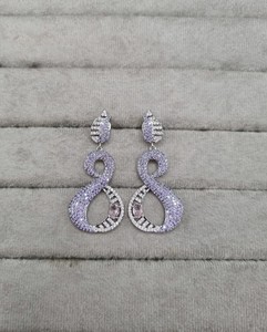 Elegantes Pendientes Largos Geométricos de Moda con Micro Pavé de Circonitas Cúbicas en Rosa y Verde, Diseño Infinito, Venta al por Mayor, Joyería para Fiesta, Regalo para Mujer - Product Image 4