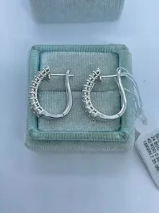 Pendientes de Aro con Diamantes Simulados de Corte Baguette de 2.30Ct, Chapados en Oro Blanco de 14K - Product Image 1