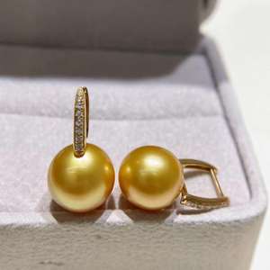 Boucles d'oreilles pendantes en or naturel 18 carats Bold, comparables aux perles d'eau de mer, version à base d'or concentré - Product Image 3