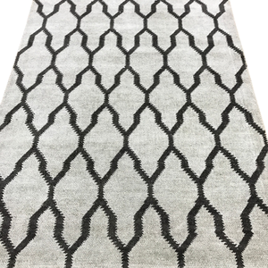 Tapis Dhurrie géométrique en laine tressée, fait main, gris anthracite, style nordique minimaliste, tissé à la main, sur mesure, tapis bohème - Product Image 3