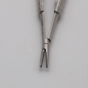 Porte-aiguille chirurgical dentaire Castroviejo de haute qualité, doré, réutilisable, manuel, en acier inoxydable, bois et métal, Shuja Surgico - Product Image 2
