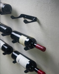Porte-bouteilles mural en acier moderne résistant à la rouille avec une capacité de 10L pour le stockage de vin à domicile - Product Image 1