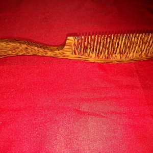 Peigne en noix de coco pur artisanal d'origine vietnamienne pour un coiffage efficace et des outils de beauté durables par 99 Gold Data - Product Image 5