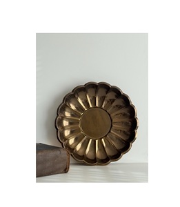 Magnifique plateau de service en laiton artisanal pour les mariages, les événements et le service hôtelier, avec un design classique, qualité supérieure, durable - Product Image 1