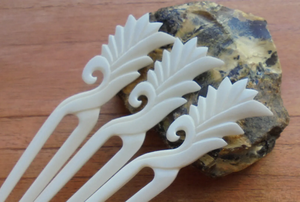 Fourchette à cheveux artisanale en os |   Épinglette rustique faite à la main - Product Image 6