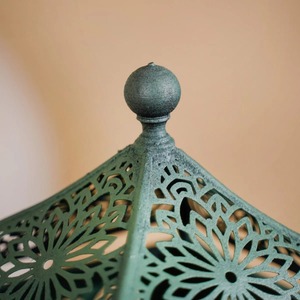 Lanterne en métal artisanale TULIP HANDICRAFTS, style ferme, faite à la main, vintage, décorative, porte-bougie suspendu pour la maison, les mariages, les fêtes, design ajouré - Product Image 5