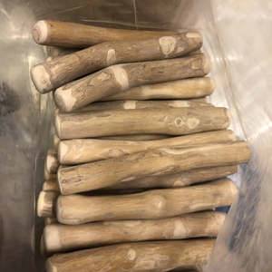 Palo de Madera de Café Natural Premium para Perros, Juguete Masticable Orgánico y Duradero para Perros Mordedores Agresivos, Cuidado Dental - Product Image 4