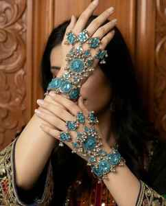 Conjunto de Joyería Étnica Hecha a Mano: Brazalete Tribal Afgano Kuchi Colorido con Trabajo de Espejo y Cadena de Anillo Boho para el Dedo - Product Image 2