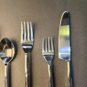 Juego de Cubiertos de Diseño con Mango de Aguja Cónica, 5 Piezas, Perfil Ultrafino y Elegante, Acero Inoxidable con Acabado Plateado Cepillado - Product Image 4