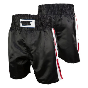 Shorts de boxe noirs de haute qualité - Shorts de Muay Thai respirants en satin avec empiècements latéraux contrastés - Équipement d'entraînement MMA professionnel - Product Image 1